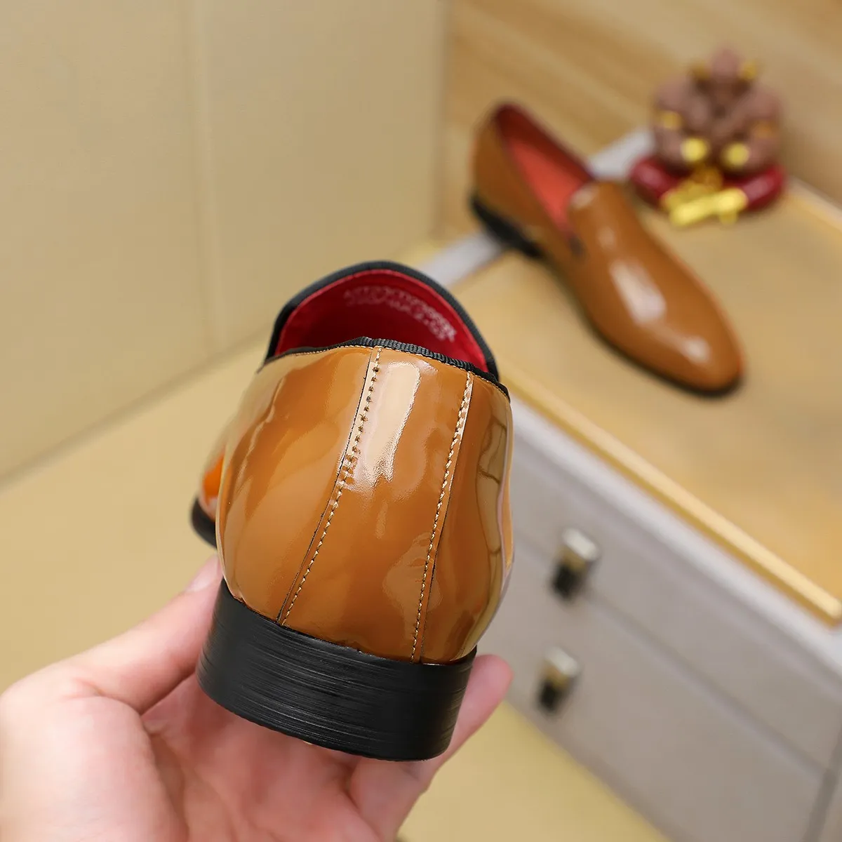 Men's shoes 💰580 💰 Louis Vuitton LV ® Autumn and Winter 🆕 models 🔛Full shoe counter First layer cowhide, 🐂Leather lined casual shoes for men, super soft outsole, essential for driving. Counter synchronization Original first layer cowhide Completely 1:1 mold customization 🌹Top version, 2 colors optional! Number: 38-45 (37.46. Customized)